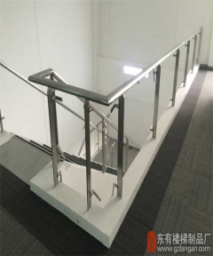 本田厂办公室楼梯不锈钢玻璃栏杆扶手立柱安装